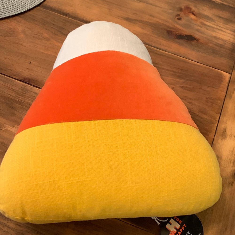 Cute candy corn Halloween pillow NWT